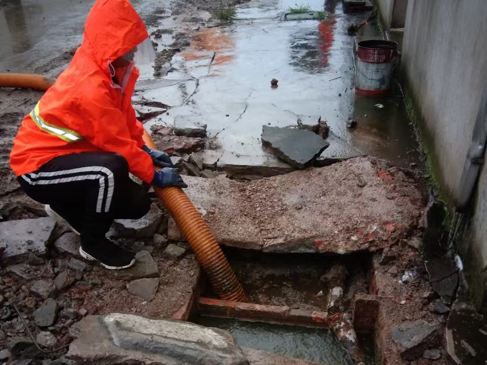 顺义专业清理污水池 炜誉市政以规范流程守护城市 “肠道”