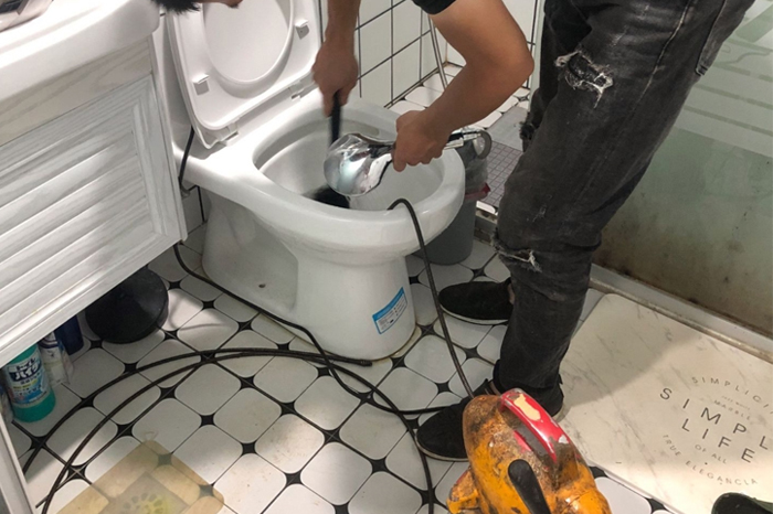 顺义马桶堵塞自己疏通还是找师傅？专业上门服务让你省时更省心